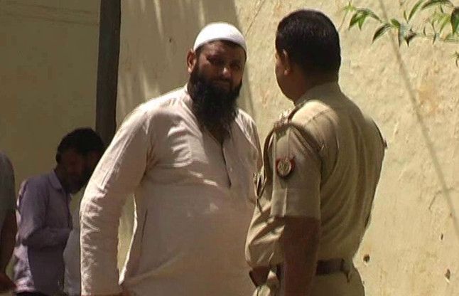 Bijnor प्रशासन की करतूत: कानून को ताक पर रखकर माफिया का बना दिया शस्त्र लाइसेंस और पासपोर्ट