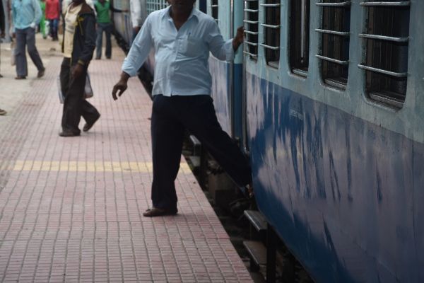 chhindwara यात्रियों की सुरक्षा में बड़ी लापरवाही, प्लेटफॉर्म ही बना दिया गलत, पढ़ें पूरी खबर