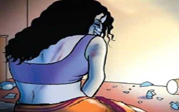 husband महिला के साथ रातभर की दरिंदगी फिर इस हाल में छोड़कर भाग लिया पति