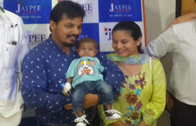 JP Hospital Noida नोएडा के जेपी हॉस्पिटल ने 4 माह के पाकिस्तानी शिशु को दिया नया जीवनदान