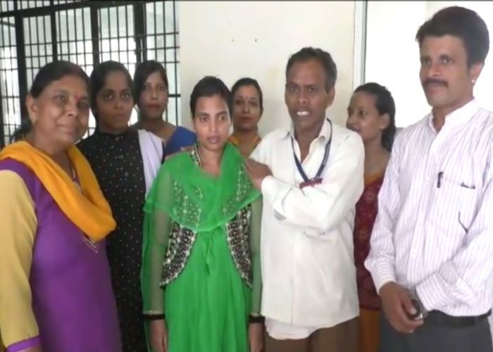 Missing Girl Found पांच साल बाद बेटी से मिला पिता तो खुशी से भर आईं आंखें