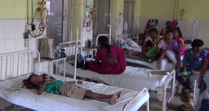 Jila Asptal Faizabad रुक रुक कर हो रही बारिश के बीच निकलने वाली कड़ी धूप बन रही मासूमों का काल