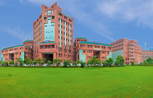 Sharda University Sharda University ने scholarship की तिथि 10 दिन बढ़ाई