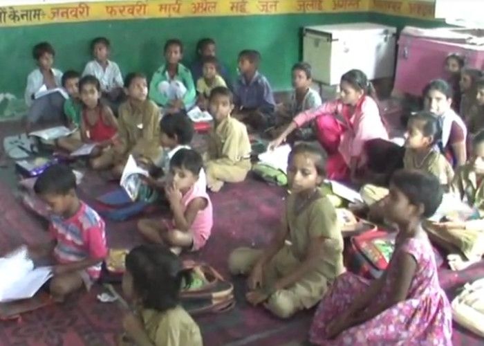 balrampur सरकारी प्राथमिक शिक्षा का बुरा हाल, शिक्षण कार्य शुरु होने के बाद भी नहीं मिली किताबें