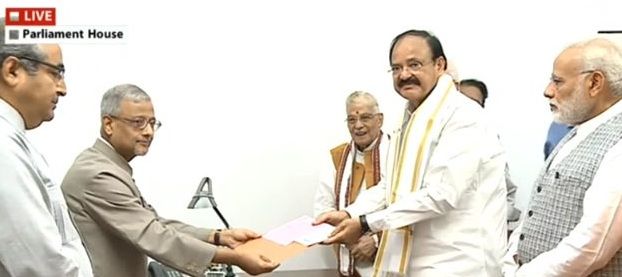 Venkaiah-Naidu उपराष्ट्रपति चुनाव: वेंकैया नायडू और गोपालकृष्ण गांधी ने भरा नामांकन