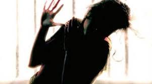 molest with woman शौच कर लौट रही महिला से युवक करने लगा घिनौना काम, विरोध किया तो जड़ा थप्पड़
