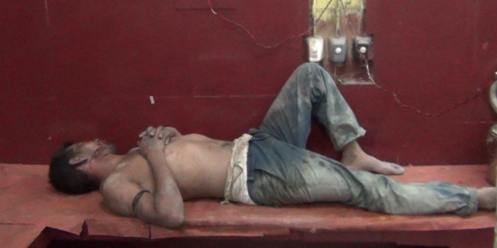 Rape Ke Aropi Ki Pitayi मासूम बच्ची की इज्ज़त लूटना चाहता था युवक गाँव वालों ने किया ये हाल