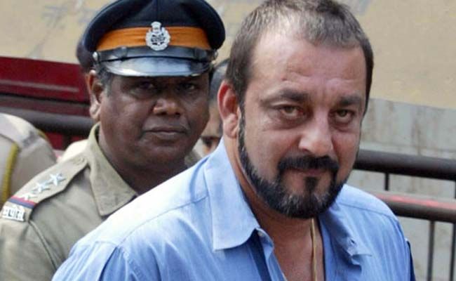 sanjay dutt संजय दत्त की जल्द रिहाई पर घिरी महाराष्ट्र सरकार, हाईकोर्ट ने मांगा जवाब