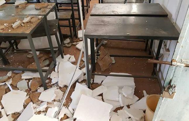 Roofs plaster fell down suddenly भरभराकर गिरा छत का प्लास्टर, बाल-बाल बचीं 15 बेटियां