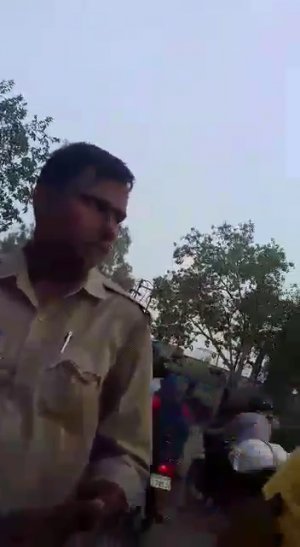baghpat police बागपत में सिपाही ने हजार रुपये का चालान दो सौ में निपटाया- देखें वीडियो