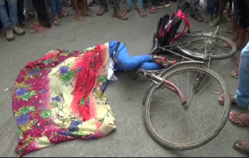 Road accident इलाज के अभाव में छात्रा ने दम तोड़ा, न पुलिस पहुंची न एंबुलेंस