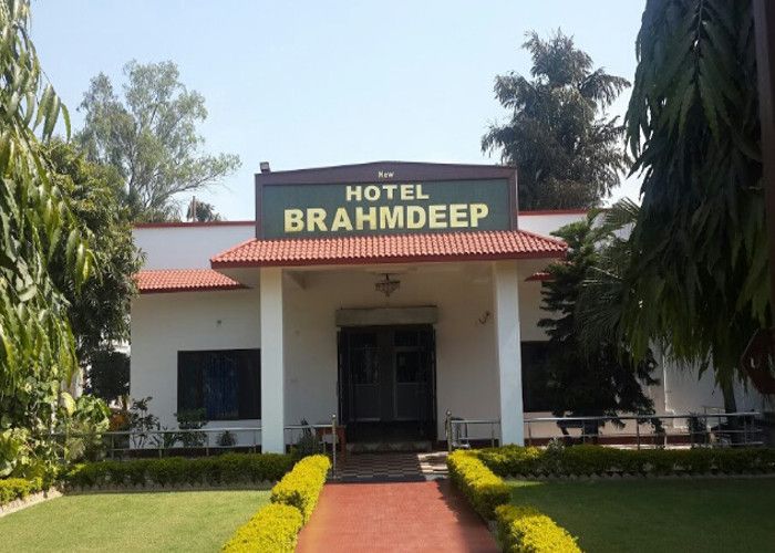 Hotel Brahmdeep इस होटल में लड़की की अश्लील फोटो बना 5 युवक कर रहे थे ब्लैकमेल