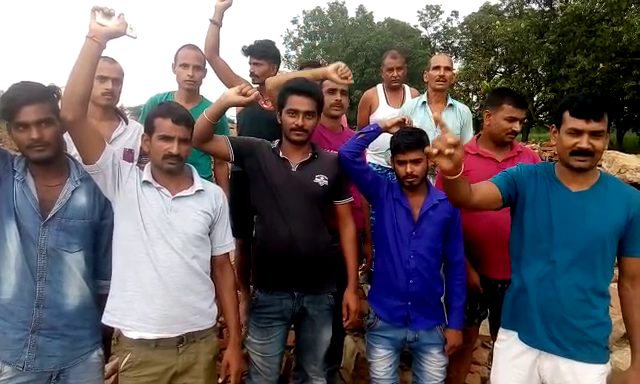 Land mafia यूपी में जारी है लैंड माफिया का आतंक, यहां तोड़ दिया प्राथमिक विद्यालय की बिल्डिंग