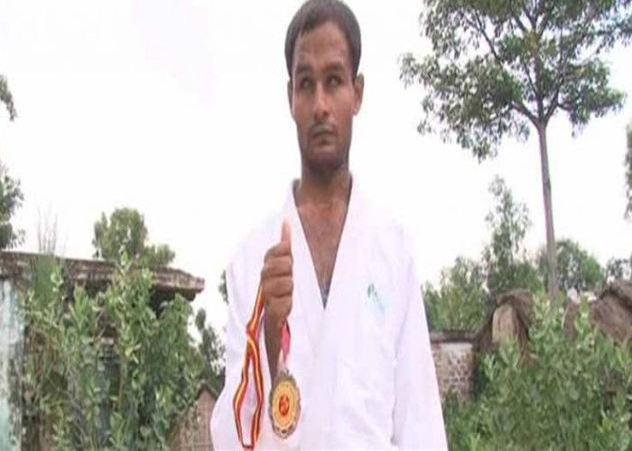 Divyang Player Rajan Babu अंधेरे से लड़कर देश का नाम किया रोशन, अब है मुफलिसी का शिकार