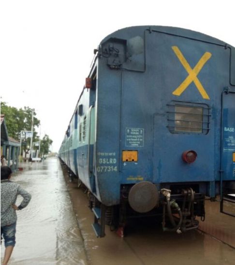 Indian Railway, Ratlam Railway, Ratlam Railway Sta अनेक ट्रेनों को मार्ग बदलकर चलाया, अहमदाबाद, राजकोट जाने से पहले जान ले ट्रेनों के हाल