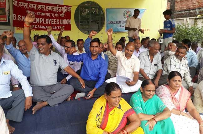 Bsnl employee मोदी सरकार के खिलाफ लामबंद हुए बीएसएनएल कर्मचारी, आरपार की लड़ाई का आह्वान