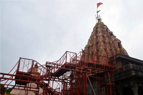 darshan of nagchandreshwar on nag panchami at maha Video>>इसलिए खुलता है सालभर में एक बार उज्जैन का नागचंद्रेश्वर मंदिर...जानें इसकी कहानी...