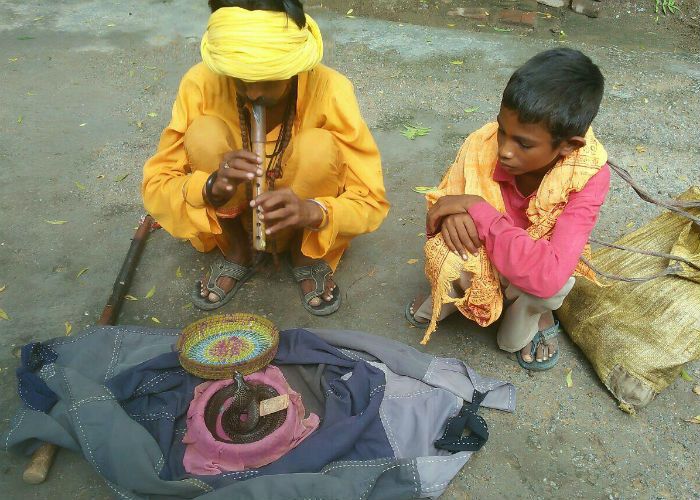 Nag Panchami यूपी में इस अनूठे तरीके से मनाई जाती है नागपंचमी, गुड़िया की होती है पिटाई