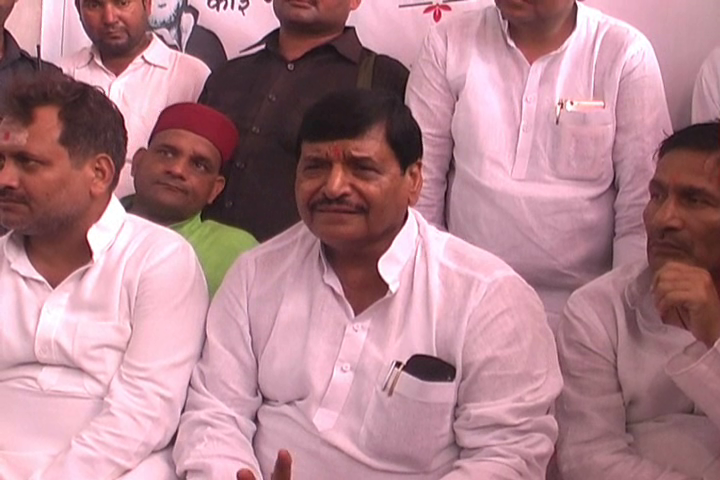 Shivpal yadav शिवपाल ने फिर बढ़ाई अखिलेश की टेंशन, कहा- मुलायम के नेतृत्व में बनेगा नया मोर्चा