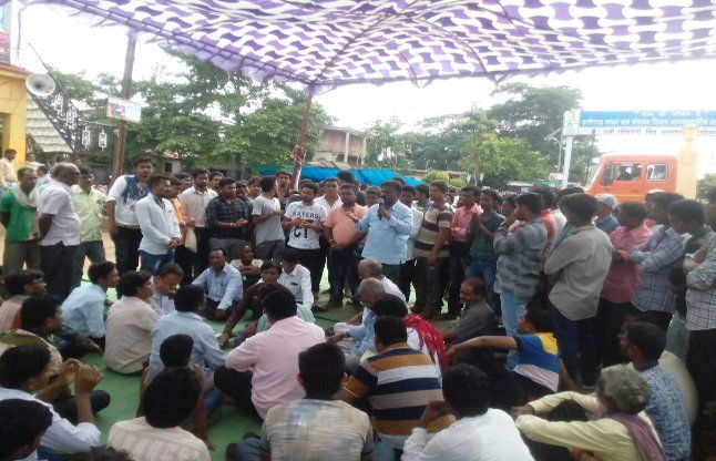 SDM office open एसडीएम कार्यालय का ऐसा मोह यहां पार्टी छोड़ एक मंच पर आए नेता
