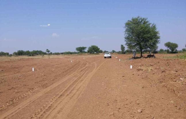 flat land real estate ऐसे प्रस्ताव मंजूर कराए कि सस्ते में जाएं सेज के कीमती भूखंड
