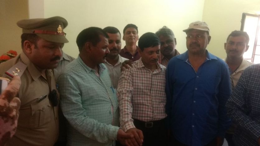 bribe बिजली विभाग का क्लर्क घूस लेते रंगेहाथ गिरफ्तार