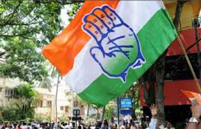 Congress नहीं थमी कांग्रेस की कलह,मिस्त्री की मौजूदगी में भिड़े हुड्डा व तंवर गुट