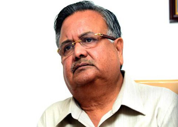सीएम रमन ने फहराया झंडा, किया सरकारी योजनाओं का गुणगान