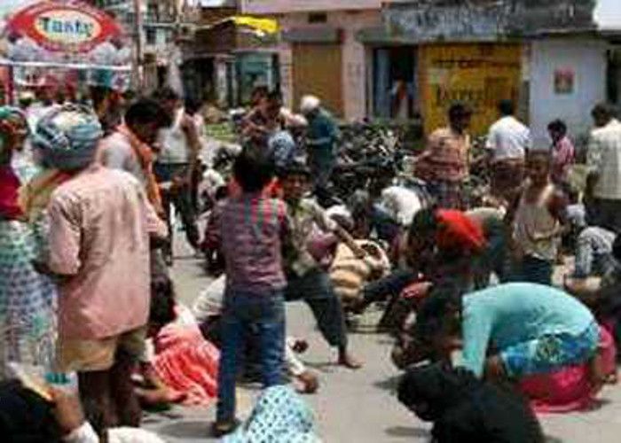 यूपी में सड़क पर हुई गहनों की बौछार तो लग गया जाम