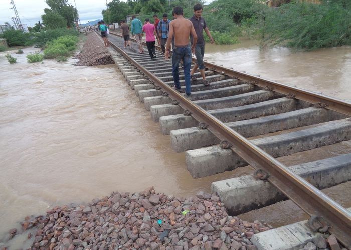 बारिश के चलते जोधपुर रेल मंडल ने कई ट्रेने की रद्द