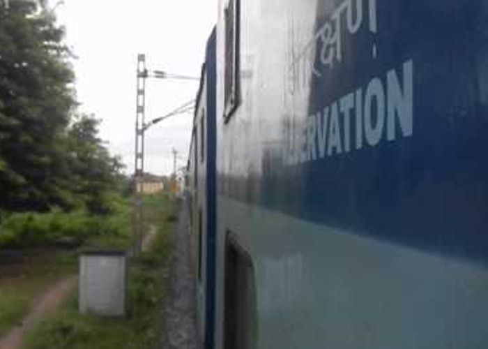 ले जाना था कुत्ता, रेलवे को देना पड़ा घोड़े की कैटेगरी का किराया
