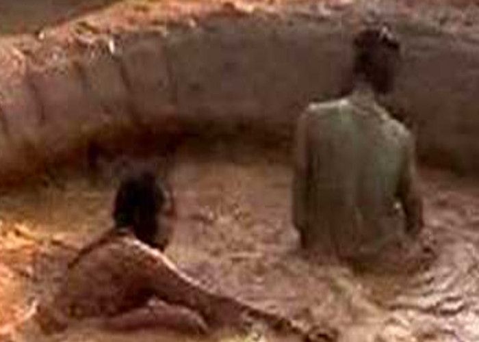 अस्पताल में डॉक्टर नहीं, बल्कि भूत-प्रेत करते हैं इलाज!