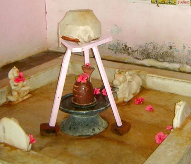 दिनभर लगा रहता है श्रद्धालुओं का तांता