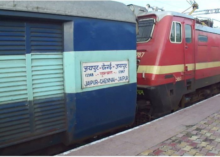 Jaipur Chennai Express Train Accident In Jaipur Junction जयप र च न नई एक सप र स क इ जन पटर स उतर ह दस टल Patrika News