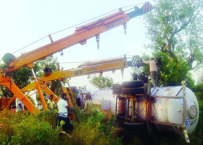 मथुरा रोड पर मचा हड़कंप और पुलिस ने रोक दिए सभी वाहन और मोबाइल फोन