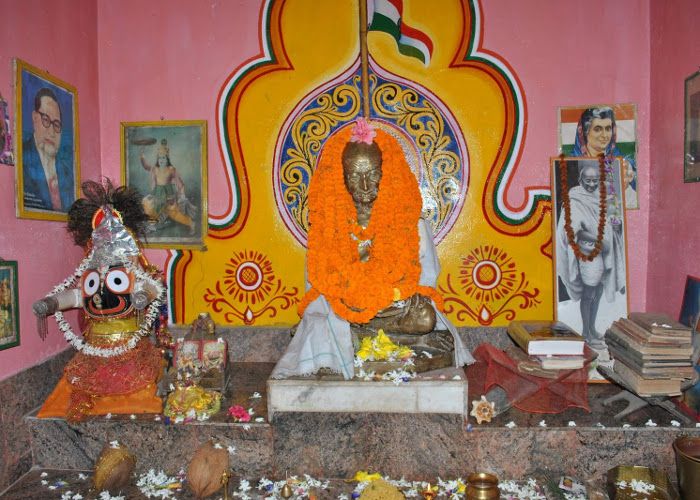 Mahatma Gandhi Temple In Odisha Village People Worship - यहां है महात्मा गांधी  का मंदिर, रोज होता है उपदेशों का पाठ | Patrika News