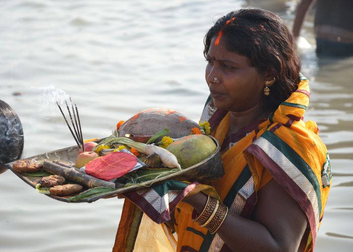 छठ पूजाः अस्त होते सूर्यदेव आज देंगे सौभाग्य का आशीर्वाद
