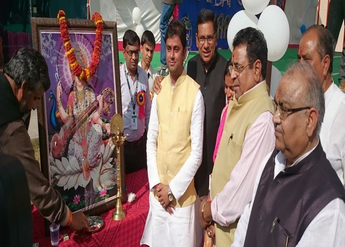 Video: मंत्री भडाणा ने किया प्रतिभावान बच्चों को सम्मानित