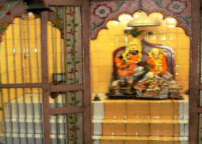 सालों से रोज जाता था मंदिर, सगाई टूटने पर भगवान के साथ किया ऐसा 'सलूक'