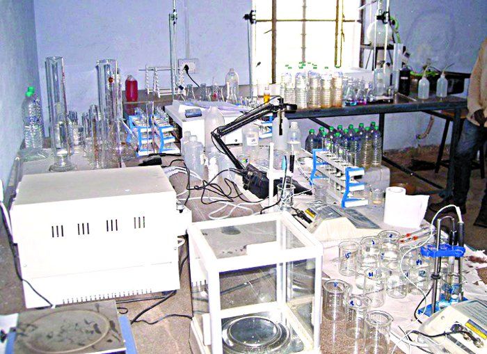 जेके लॉन अस्पताल - मीटर खराब, तुक्के से लग रहे हीमोग्लोबिन टेस्ट