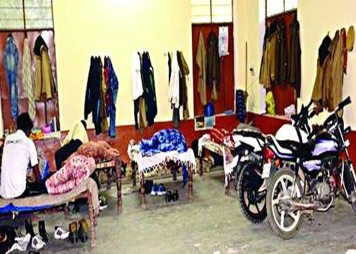 ये क्या, खाकी के रौब में अब रैन बसेरा में भी जमा लिया डेरा