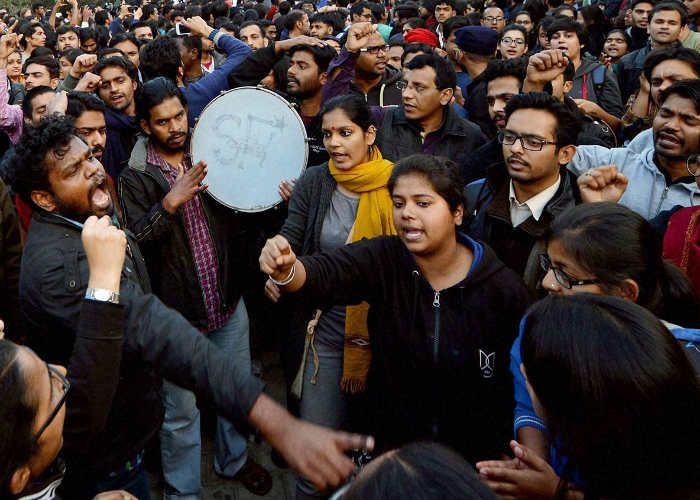 जेएनयू मामलाः लेखकों ने छात्रों का किया समर्थन