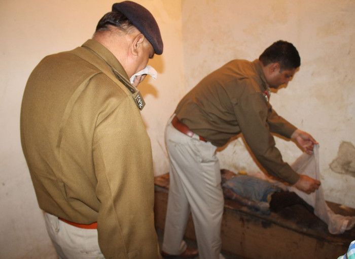छह साल की खुशी का शव मिला, हत्या का आरोप