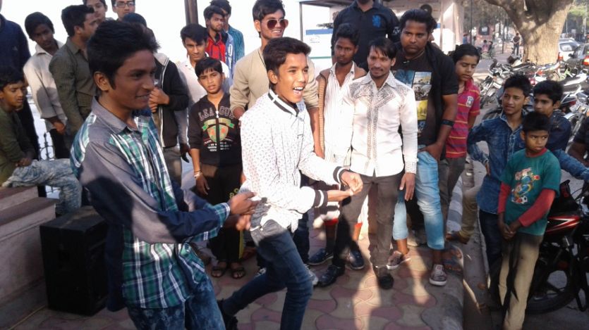 वीडियो: गीत-गजल से गुलजार हुआ हमराह...