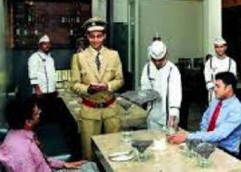 ऐसा अजब रेस्टोरेंट, जहां पुलिस लेती है ऑर्डर और कैदी खिलाते हैं खाना