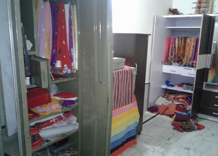 theft in house बंद मकान में चोरों ने लगाई सेंध, लाखों किए पार