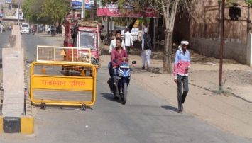 barricade available for better traffic system वाहनों की रफ्तार पर लगेगी लगाम