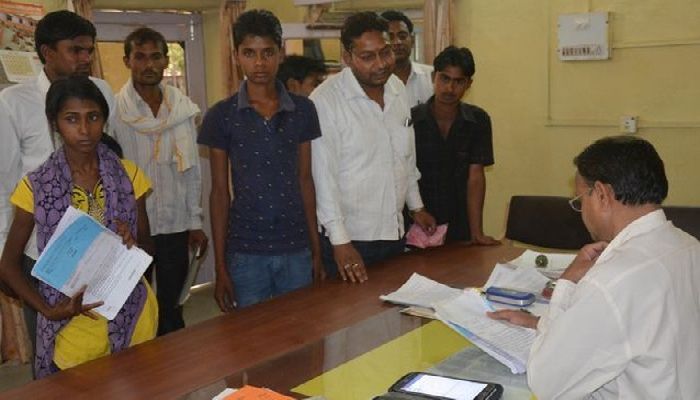 bundi news यह क्या? प्रश्न पत्र हिंदी भाषा का था और वितरण किया पंजाबी का !