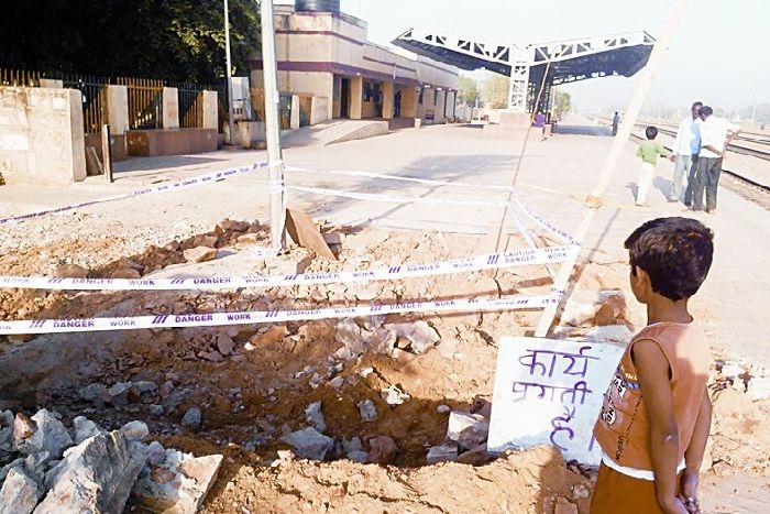 अब यात्रियों को नहीं करनी पड़ेगी पटरियां पार