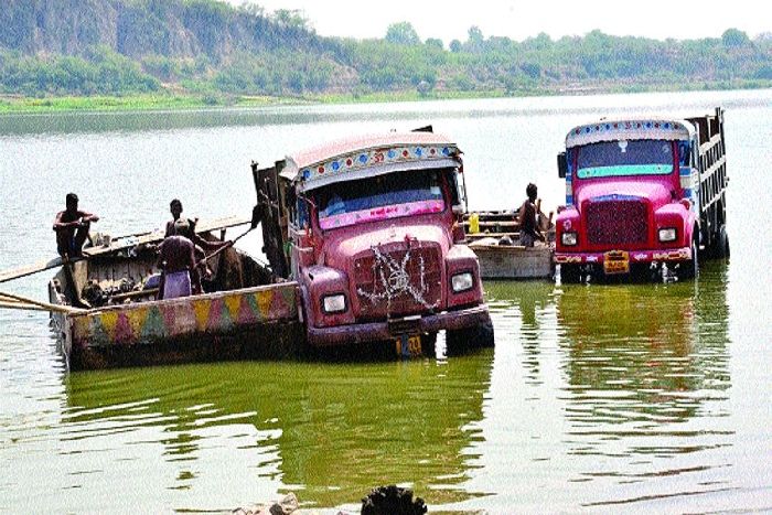 Sand mining in Chambal River: लूट रहे चंबल का 'खजाना'